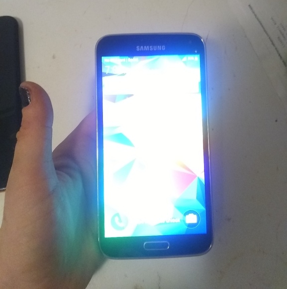 Phone - Picture 3 of 4